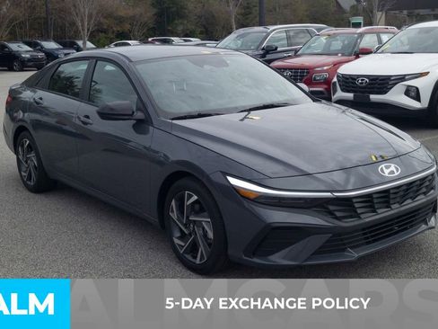 Used 2025 Hyundai Elantra Sport image 4