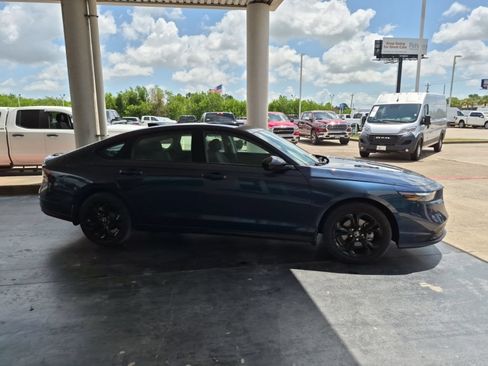Used 2025 Honda Accord SE image 4