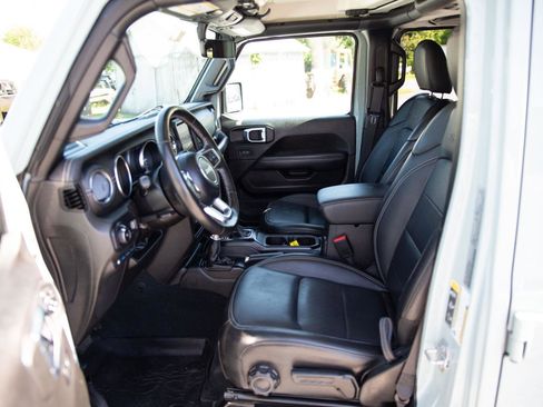 Used 2023 Jeep Wrangler Unlimited Sahara w/ Cold Weather Group AWD/4WD image 21
