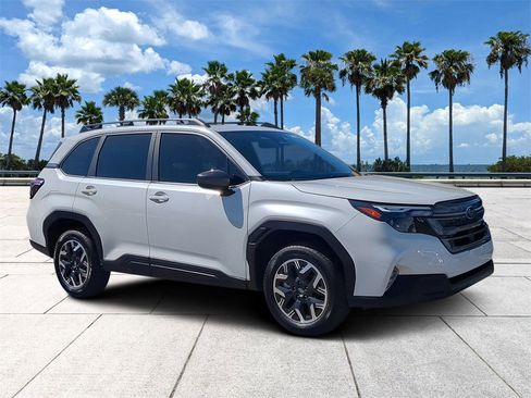 Used 2025 Subaru Forester Premium w/ Convenience Package #1 image 2