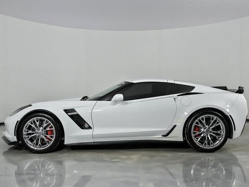 Used 2016 Chevrolet Corvette Z06 w/ 3LZ Preferred Equipment Group RWD image 8