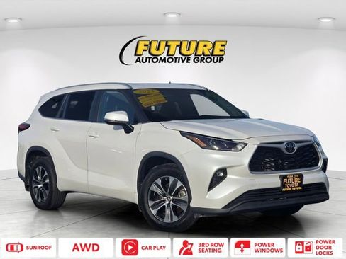 Used 2023 Toyota Highlander XLE image 1