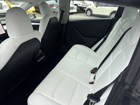 Used 2023 Tesla Model 3 Standard Range image 4