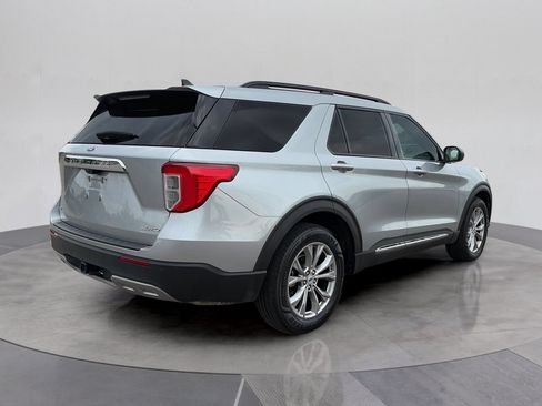 Used 2023 Ford Explorer XLT w/ Equipment Group 202A AWD/4WD image 6