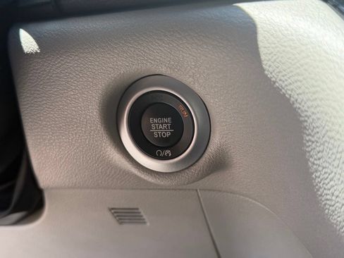 Used 2024 Chrysler Pacifica Touring-L FWD image 21