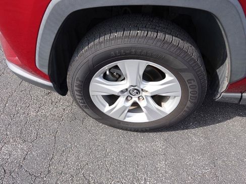 Used 2019 Toyota RAV4 XLE w/ Convenience Package image 9