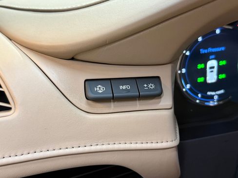 Used 2018 Cadillac Escalade Platinum image 29