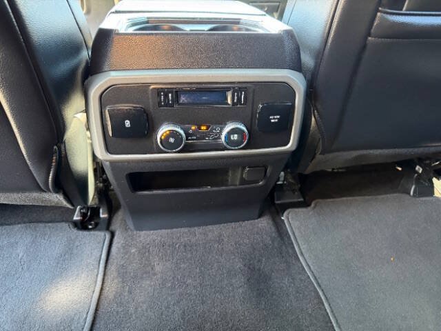 Used 2020 Ford Expedition XLT w/ Equipment Group 202A AWD/4WD image 18