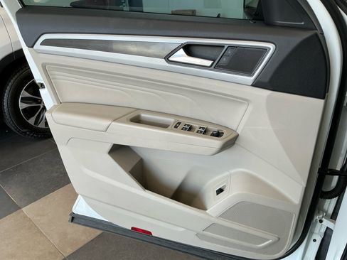 Used 2023 Volkswagen Atlas SE w/ Panoramic Sunroof Package FWD image 13