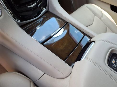 Used 2019 Cadillac Escalade Luxury RWD image 30