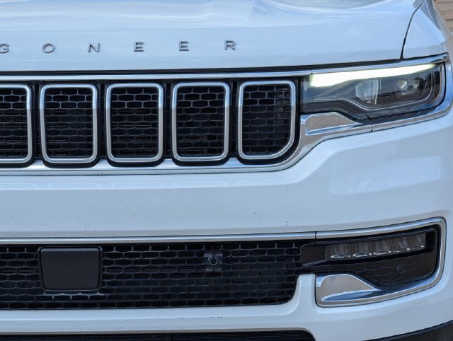 Used 2024 Jeep Wagoneer L Series II RWD image 8