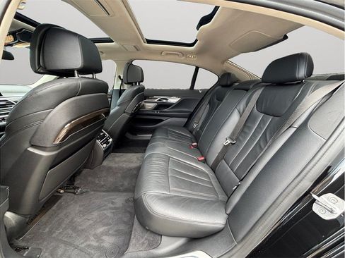 Used 2021 BMW 740i xDrive AWD/4WD image 40