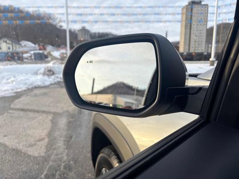 Used 2025 Chevrolet Equinox LT w/ Convenience Package II image 11