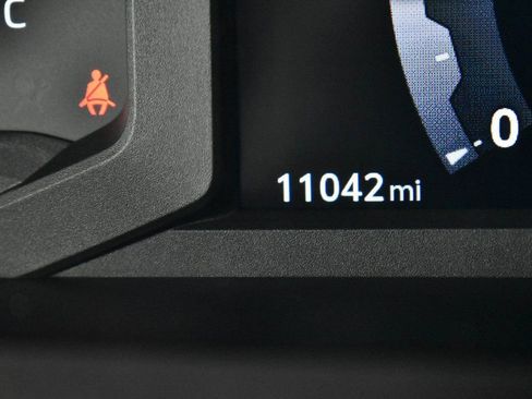 Used 2024 Toyota Tacoma SR5 w/ SR5 Upgrade Package image 28