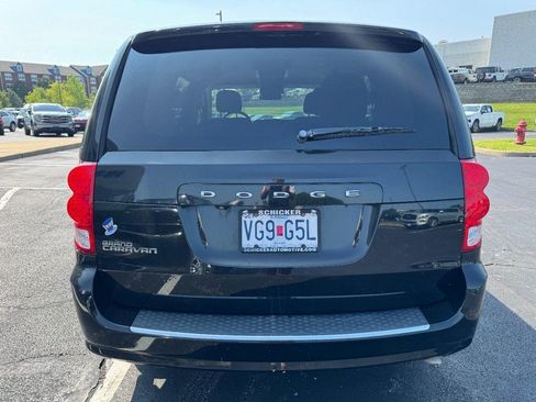 Used 2019 Dodge Grand Caravan SE w/ UConnect Hands-Free Group FWD image 4