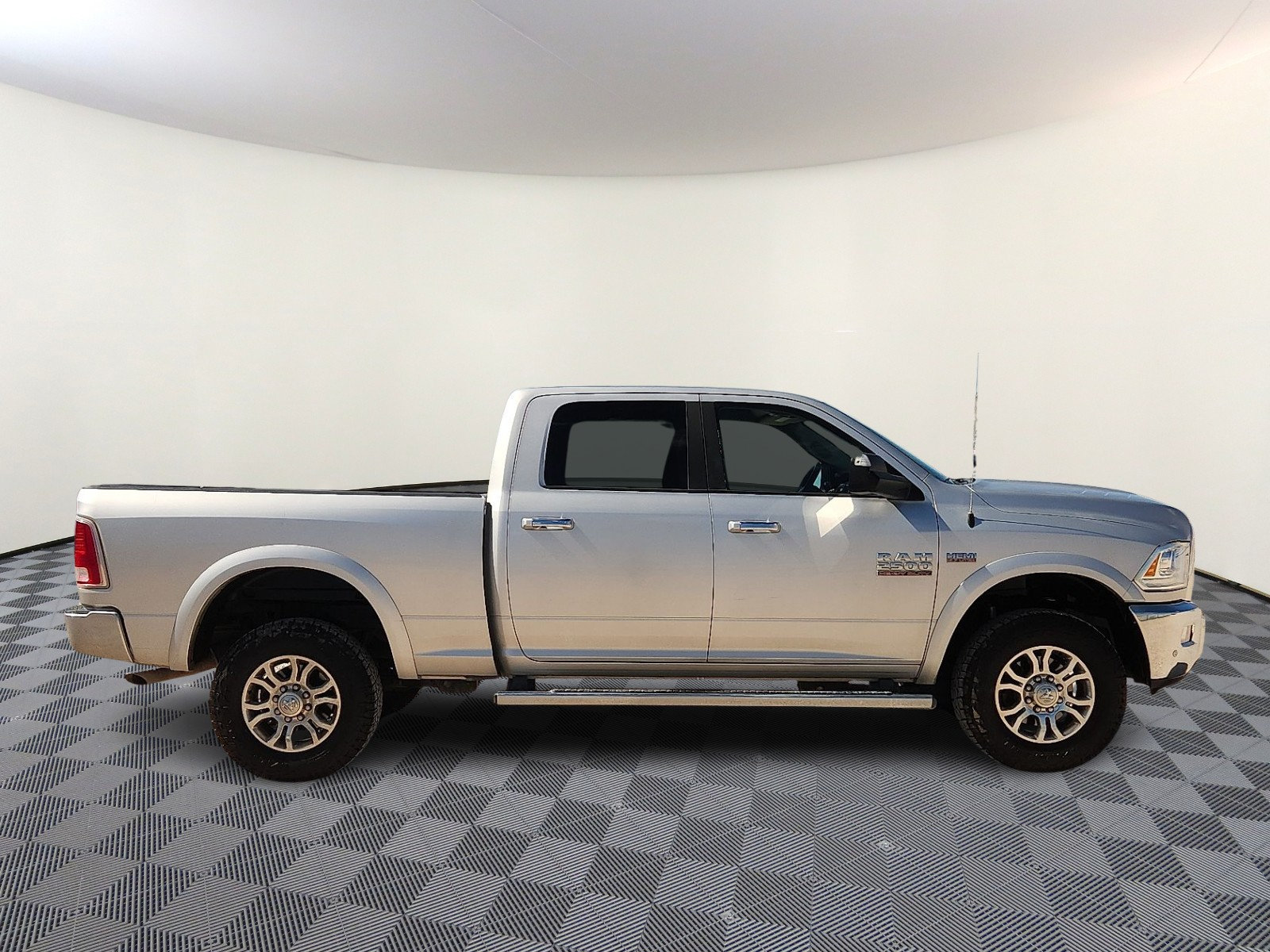 Used 2016 RAM 2500 Laramie AWD/4WD image 5