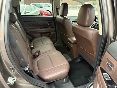 Used 2018 Mitsubishi Outlander SEL image 22