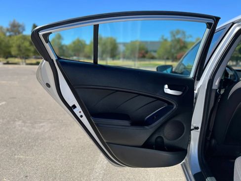 Used 2018 Kia Forte LX FWD image 12