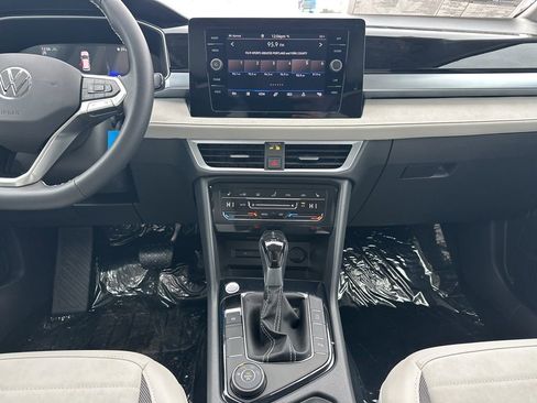 New 2026 Volkswagen Taos SE image 15