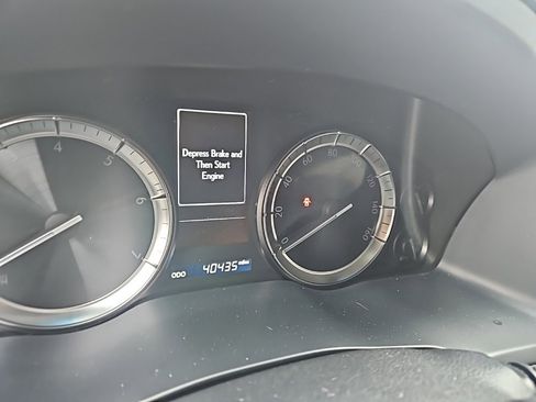 Used 2021 Lexus LX 570 4WD w/ Luxury Package image 3