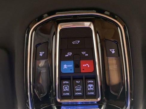 Used 2023 Jeep Grand Cherokee Summit w/ Luxury Tech Group V AWD/4WD image 15