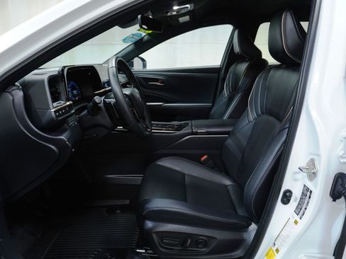 Certified 2025 Toyota Crown Signia XLE image 12