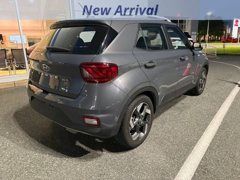 Used 2025 Hyundai Venue SEL FWD image 6