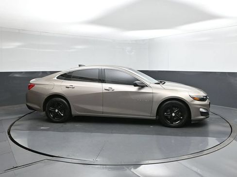 Used 2022 Chevrolet Malibu LS FWD image 11
