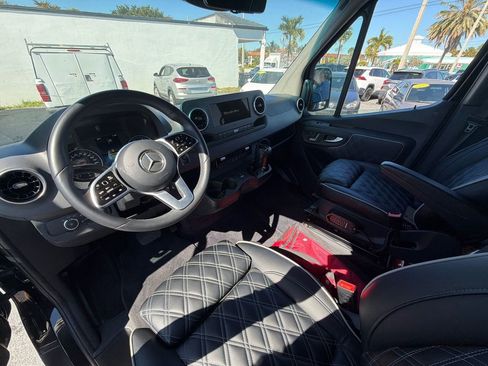 Used 2023 Mercedes-Benz Sprinter 3500 image 14