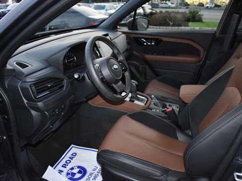 Used 2025 Subaru Forester Touring AWD/4WD image 11