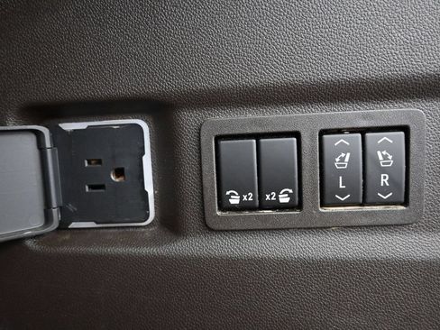 Used 2022 GMC Yukon SLT w/ SLT Premium Package RWD image 30