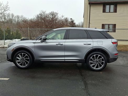 Used 2023 Lincoln Corsair AWD w/ Equipment Group 101A image 4