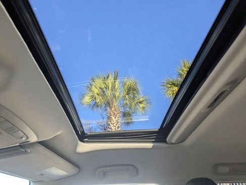 Used 2023 Nissan Armada SL w/ Captain's Chairs Package image 20