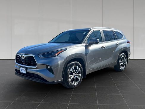 Used 2026 Toyota Highlander XLE image 1