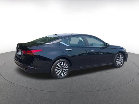 Used 2025 Nissan Altima 2.5 SV FWD image 29