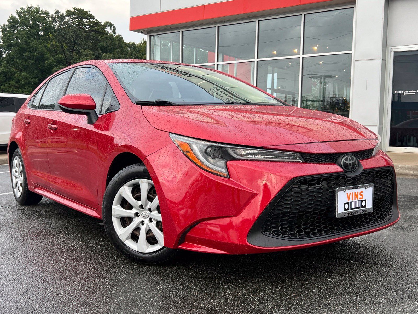 Used 2020 Toyota Corolla LE FWD image 1
