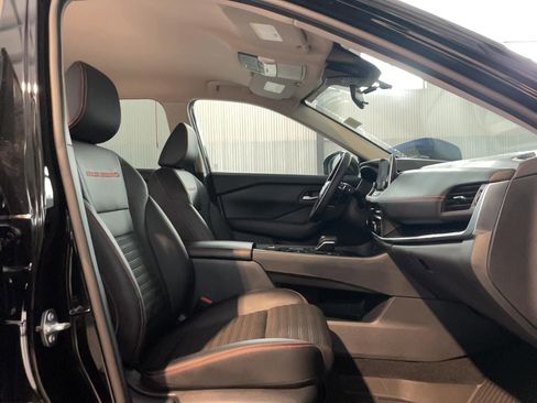 Used 2025 Nissan Rogue SV image 17