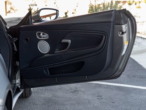 Used 2021 Aston Martin DB11 Volante image 21