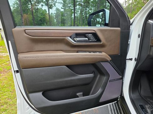 New 2026 GMC Yukon Denali Ultimate w/ LPO, Floor Liner Package AWD/4WD image 12