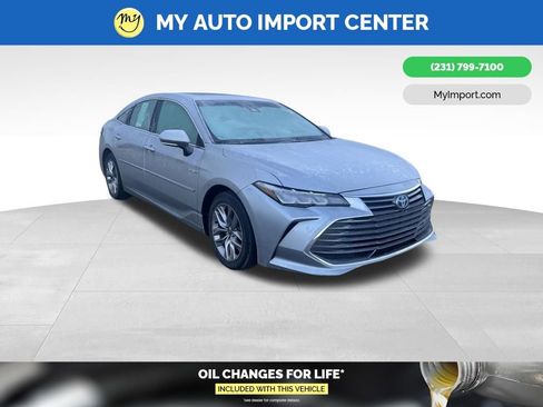 Used 2021 Toyota Avalon XLE w/ Moonroof Package image 1