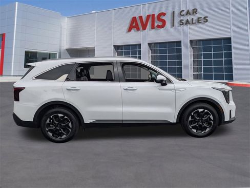 Used 2024 Kia Sorento S image 5