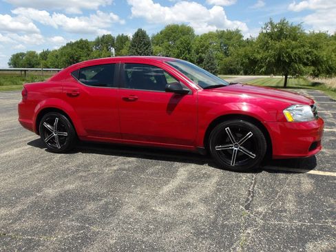 Used 2013 Dodge Avenger SE image 1