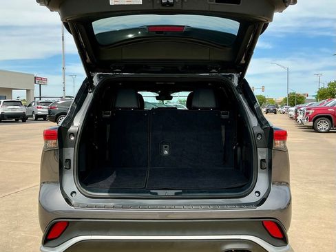 Used 2022 Toyota Highlander XSE image 18