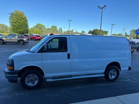 Used 2024 GMC Savana 2500 w/ Driver Convenience Package image 10