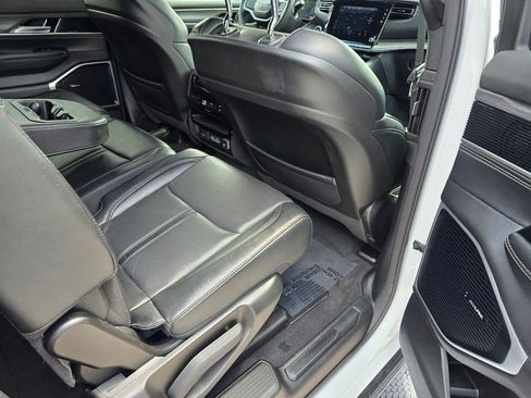 Used 2023 Jeep Wagoneer Series II AWD/4WD image 36