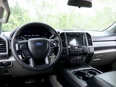 Used 2019 Ford F250 XLT w/ XLT Premium Package AWD/4WD image 46