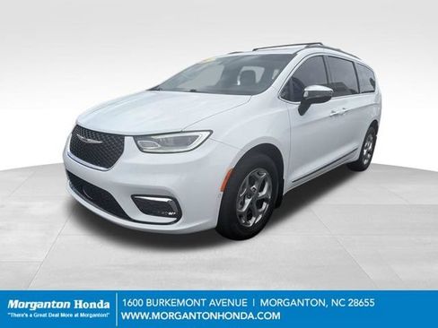 Used 2023 Chrysler Pacifica Limited w/ Uconnect Theater Family Group AWD/4WD image 3