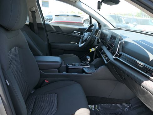 Used 2025 Kia Sportage LX FWD image 25