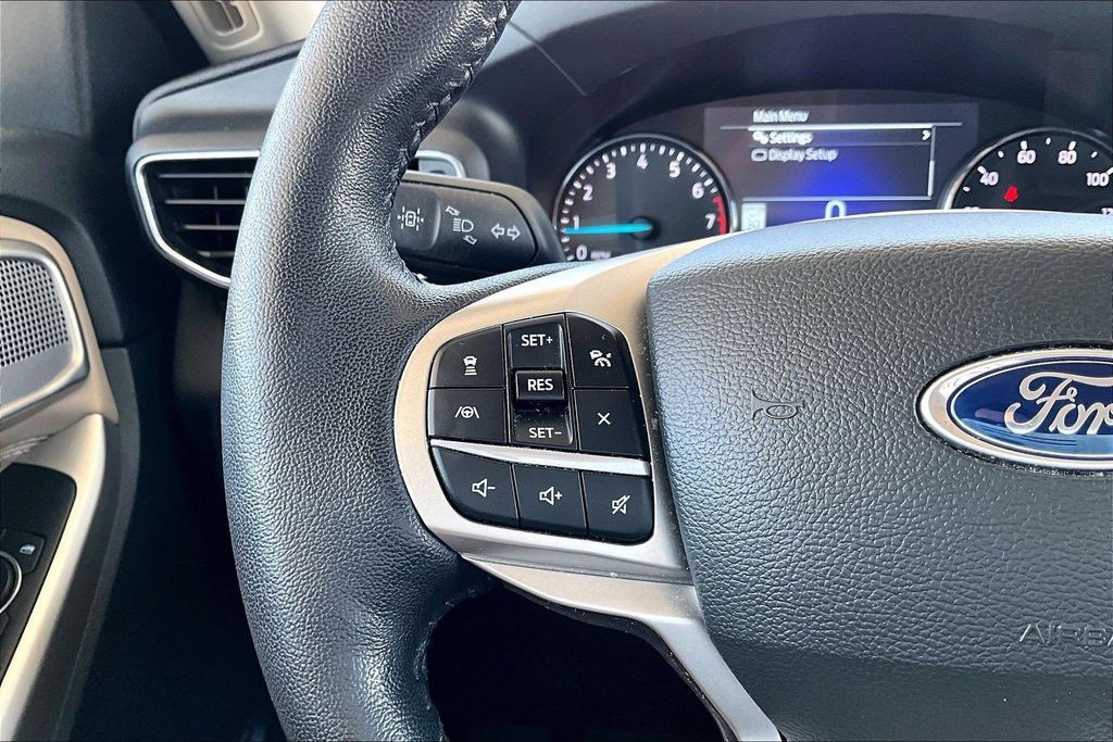 Used 2022 Ford Explorer Limited w/ Equipment Group 301A AWD/4WD image 11