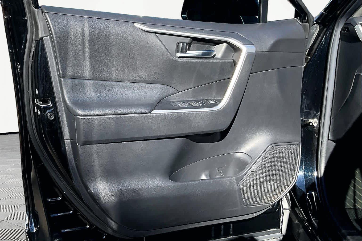 Certified 2022 Toyota RAV4 XLE FWD image 22